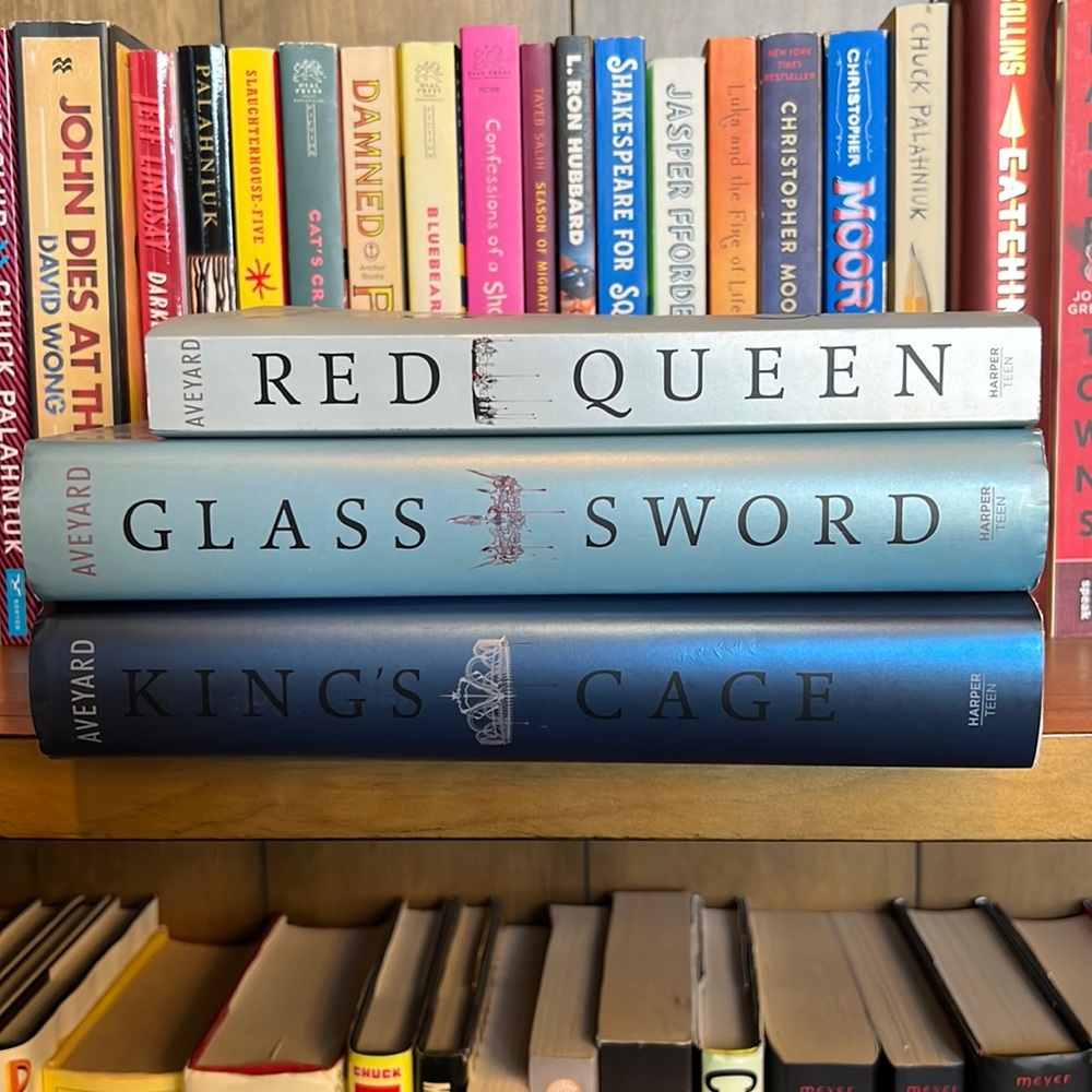 Red Queen book series Victoria Aveyard